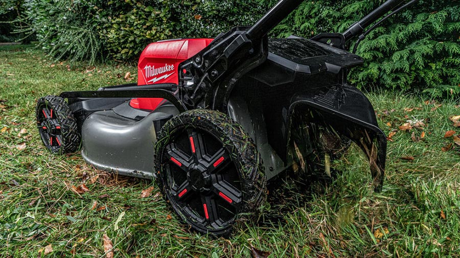 tondeuse autotractée à double batterie M18 F2LM53 Milwaukee tondeuse autotractée à double batterie M18 F2LM53 Milwaukee